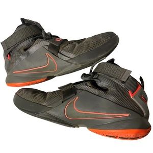 Nike Zoom Soldiers Gray & Orange Sneakers